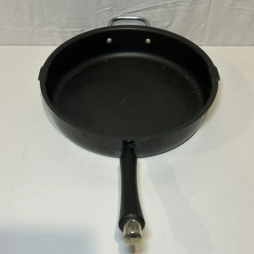 Nordic Ware 12 Inch Texas Skillet With Helper Handle Black